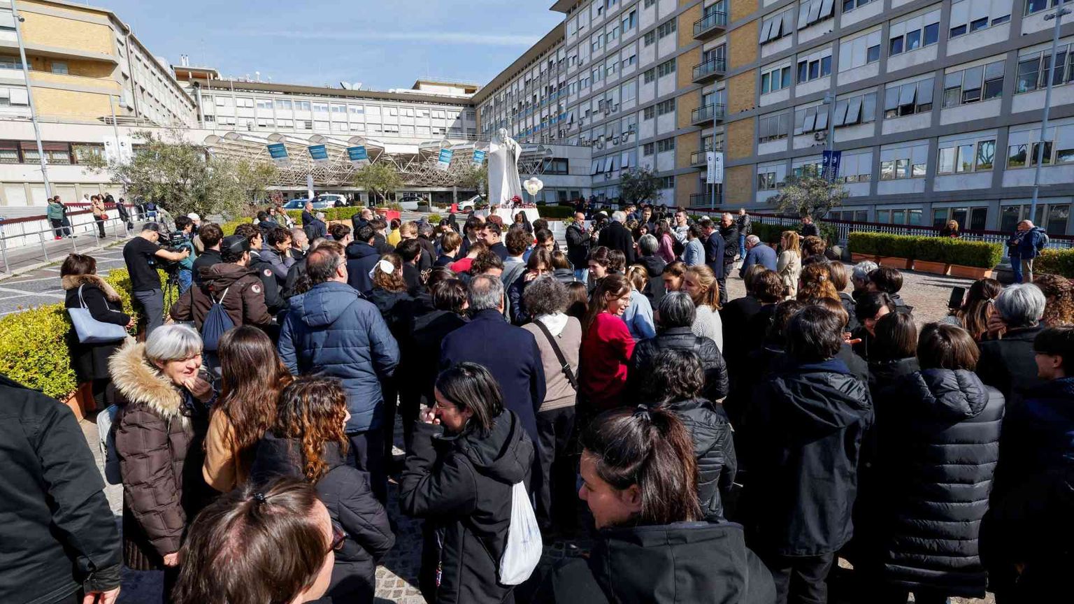 La domenica di affetto e di preghiera per il Papa