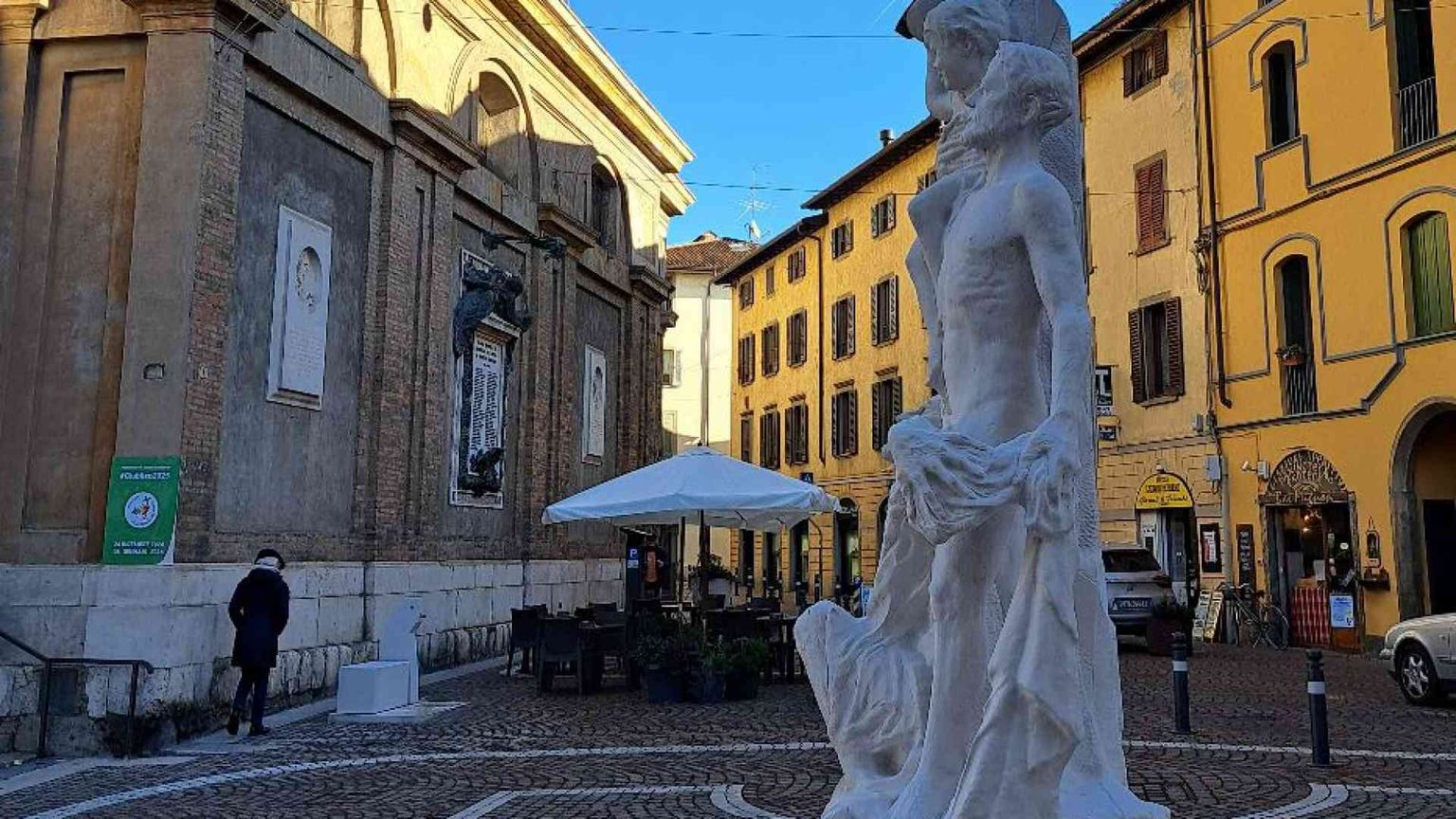 L'accusa di untori, i pianti di don Filippo: cos'è Alzano a 5 anni dal Covid