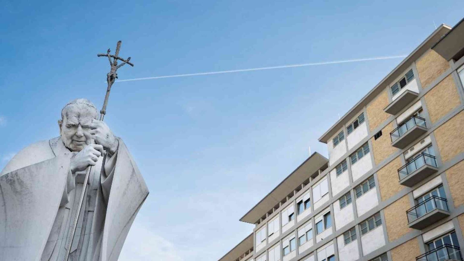 Dalla polmonite alle trasfusioni: come capire il quadro clinico del Papa