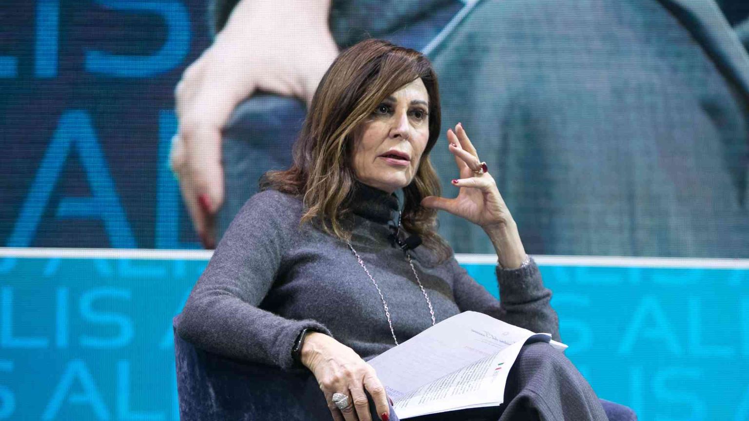 Santanchè, sfiducia bocciata: «Rifletterò sulle dimissioni»