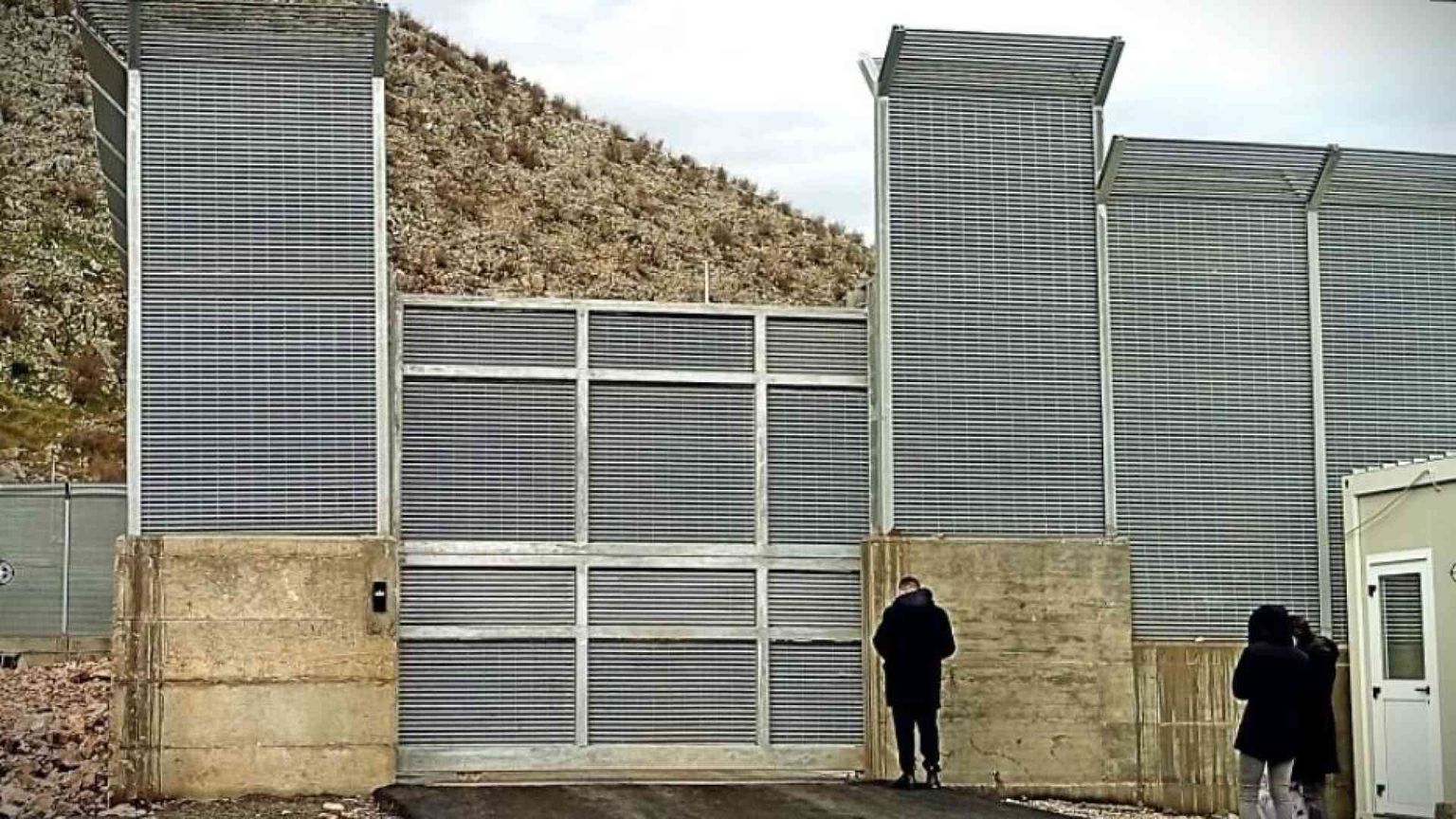 «Il Modello Albania viola le leggi tre volte: asilo, ricorsi, vulnerabilità»