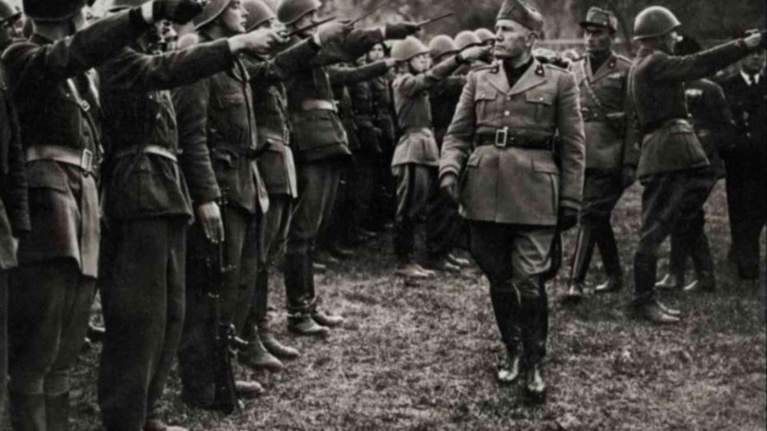 Salò revoca la cittadinanza a Mussolini