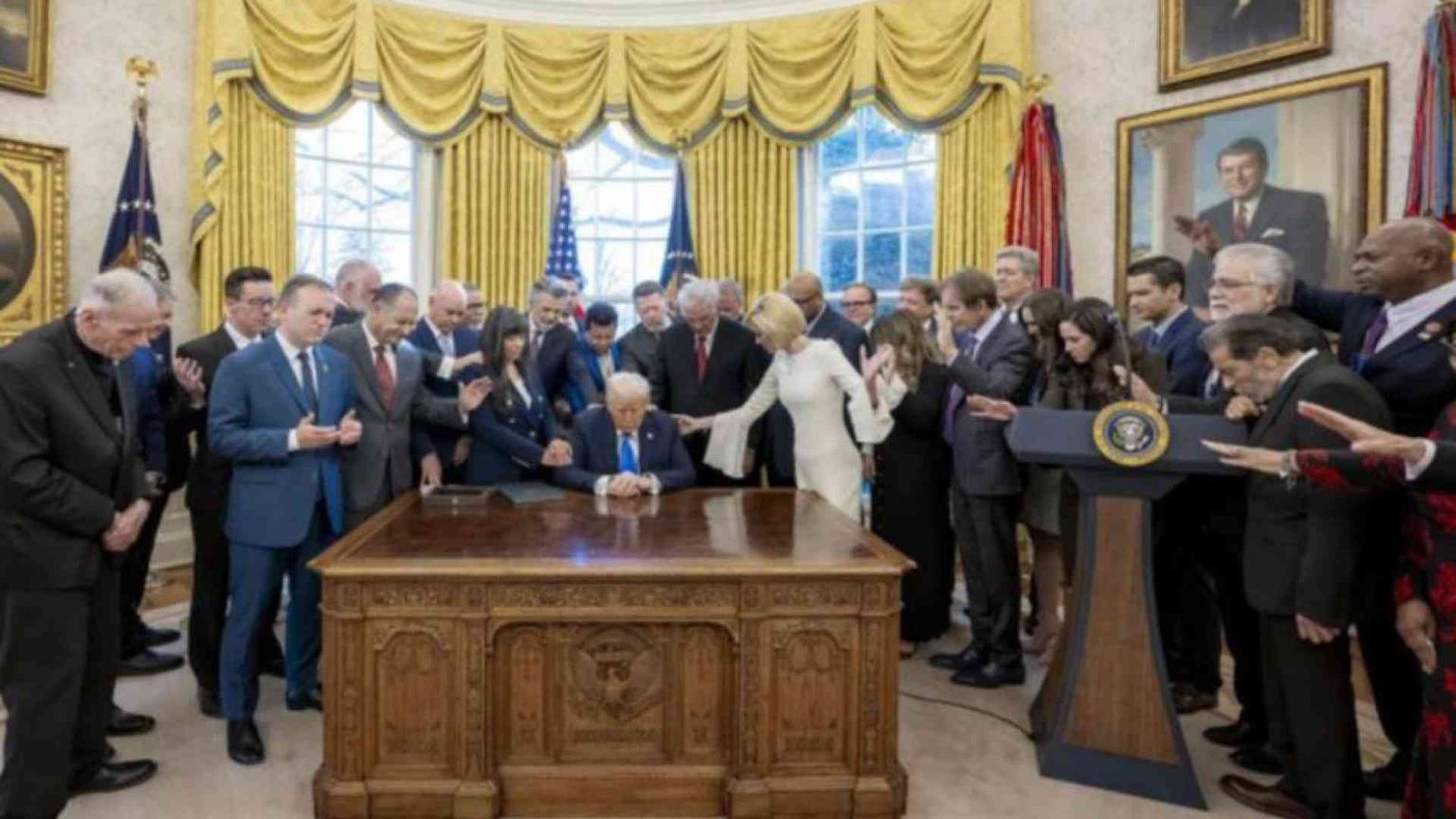 Blasfema la politica che “usa” la Bibbia ma dimentica che Dio è amore per tutti