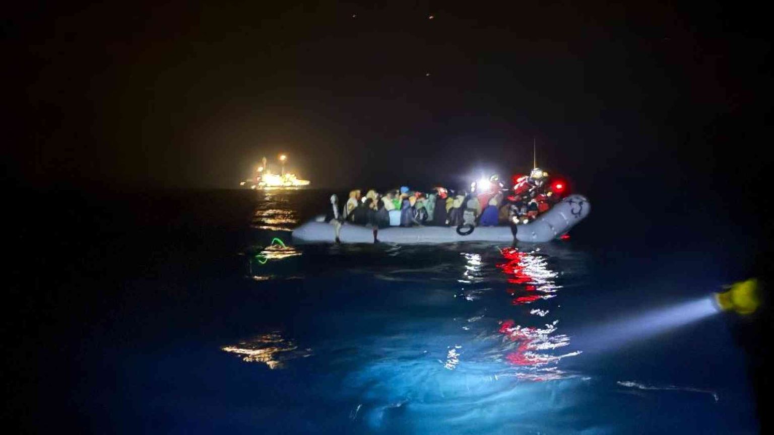Nuovi arrivi a Lampedusa, in 123 sbarcati sull'isola