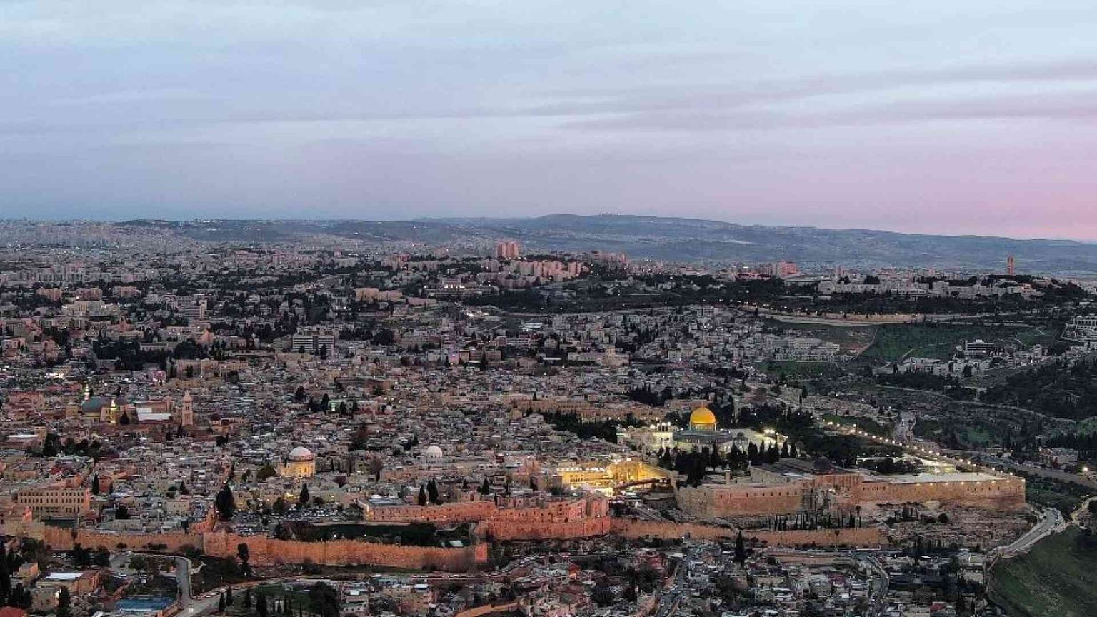 Otto arresti a Gerusalemme. «Hanno sputato contro una chiesa»