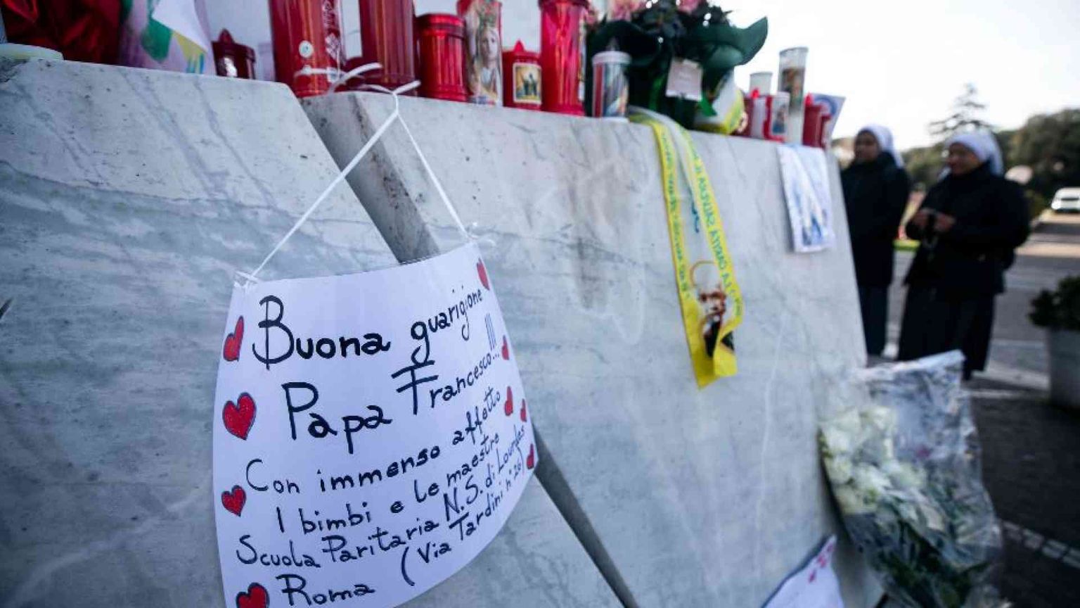 Notte tranquilla per il Papa. «Condizioni stabili»