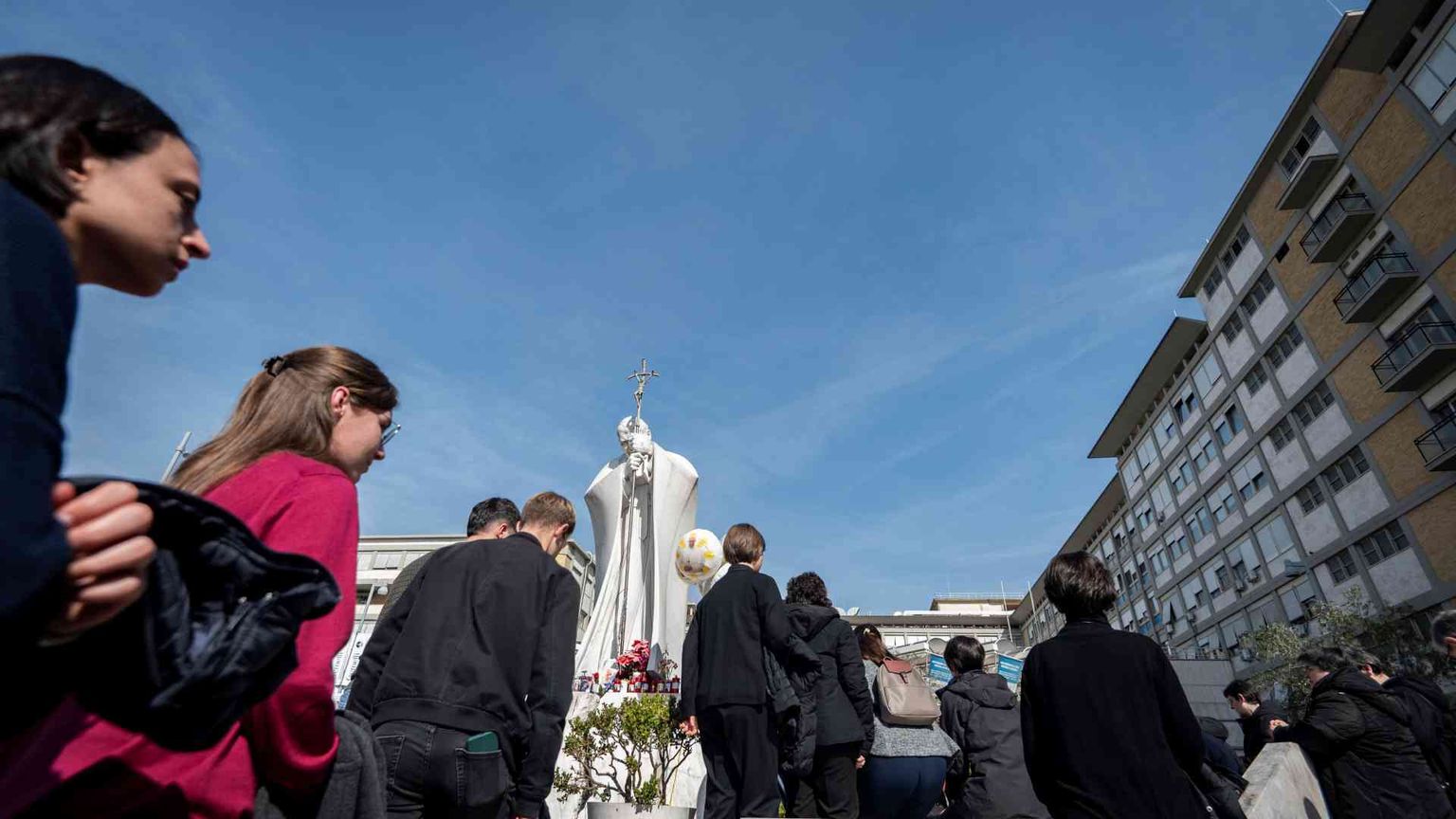 La salute del Papa, gli esperti: cosa c'è da sapere dal punto di vista medico