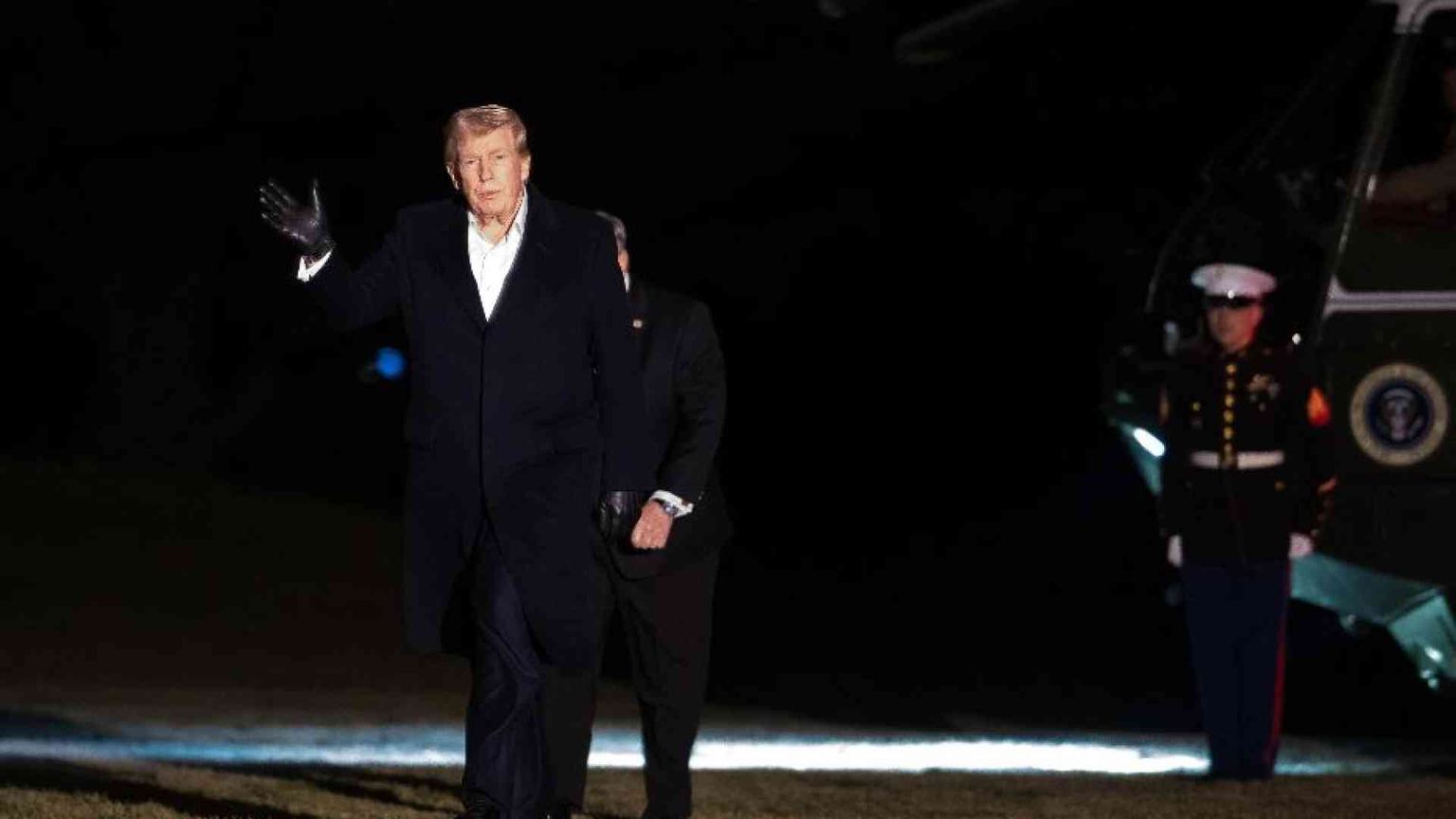 Trump sferza Zelensky: «Non vuole la pace, stop alle armi»