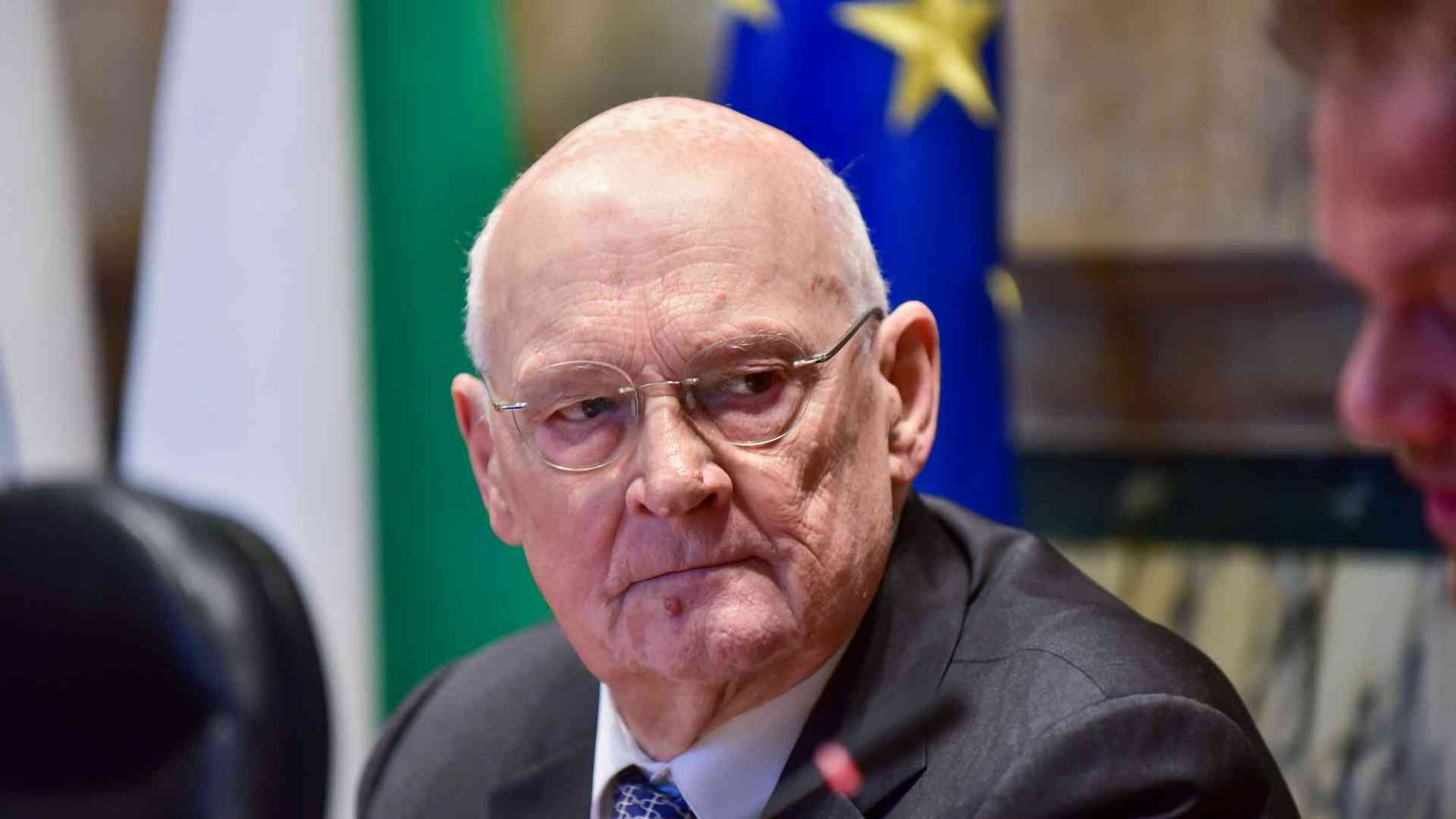 Zamagni: «Perché la corsa al riarmo è un tragico errore»