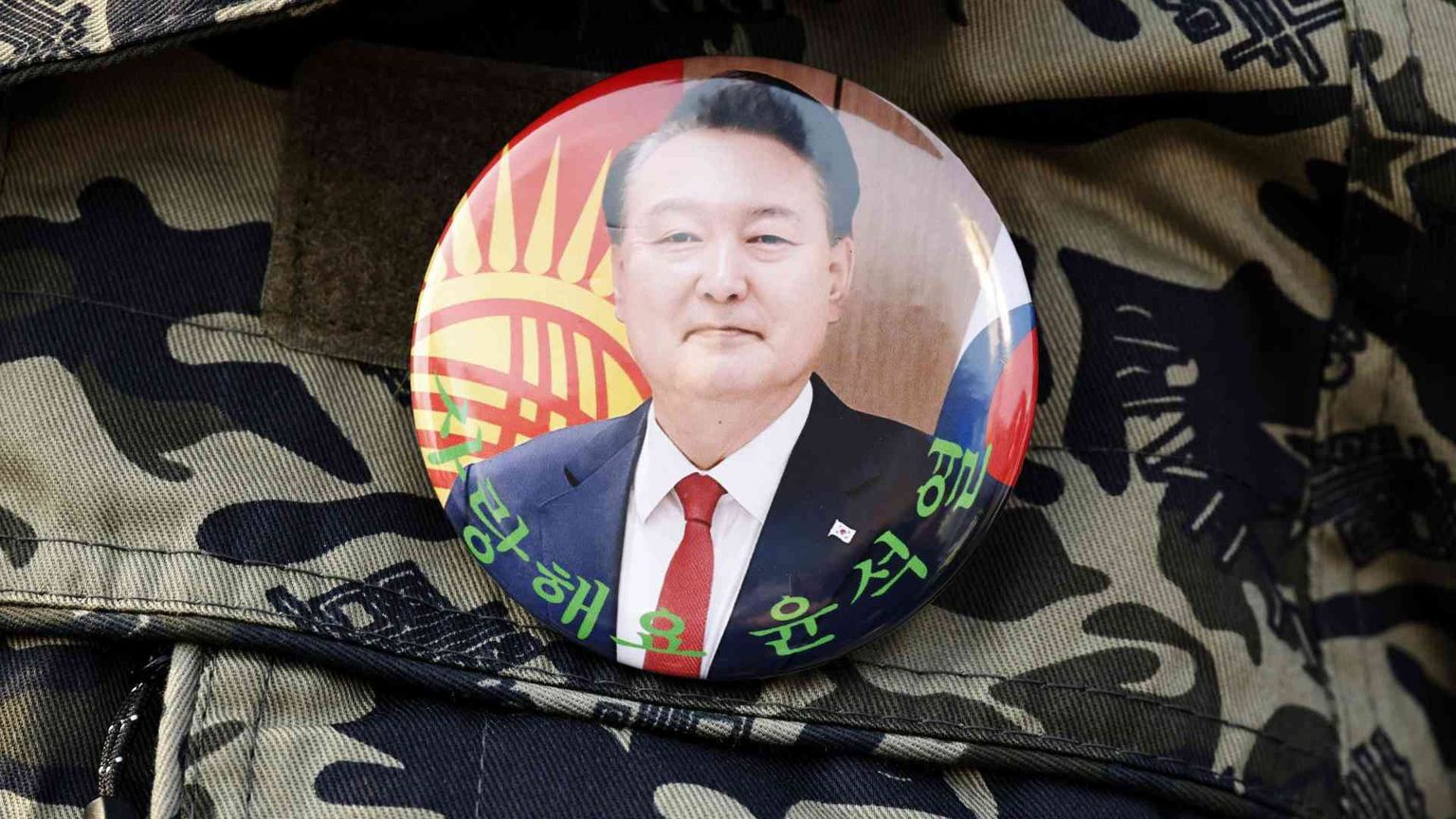 Yoon, custodia revocata. Ma il presidente non è stato rilasciato