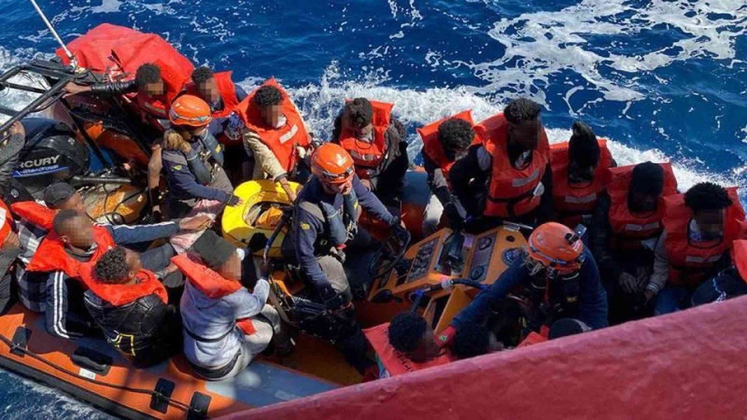 Migranti, nuovi soccorsi in mare