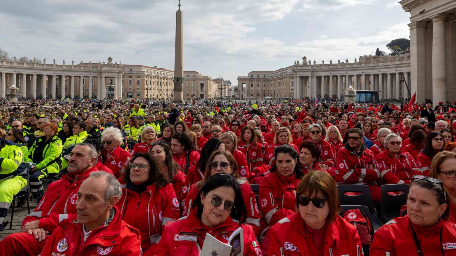 Il Papa ai volontari: «Il vostro servizio dà speranza a tutta la società»