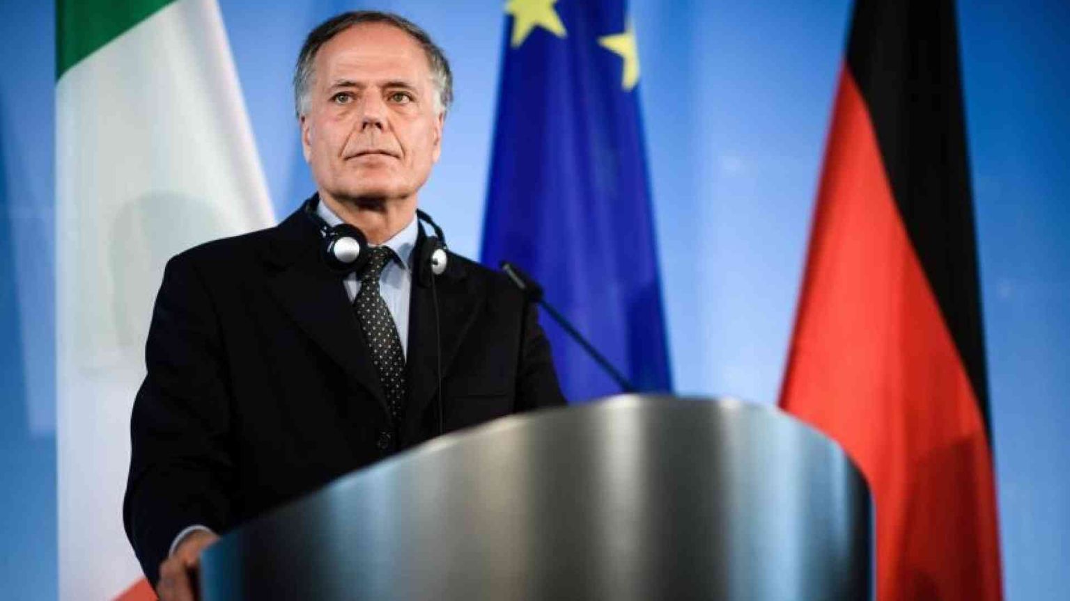 Moavero: «Dall'Ue una svolta ma vedo deficit di diplomazia»
