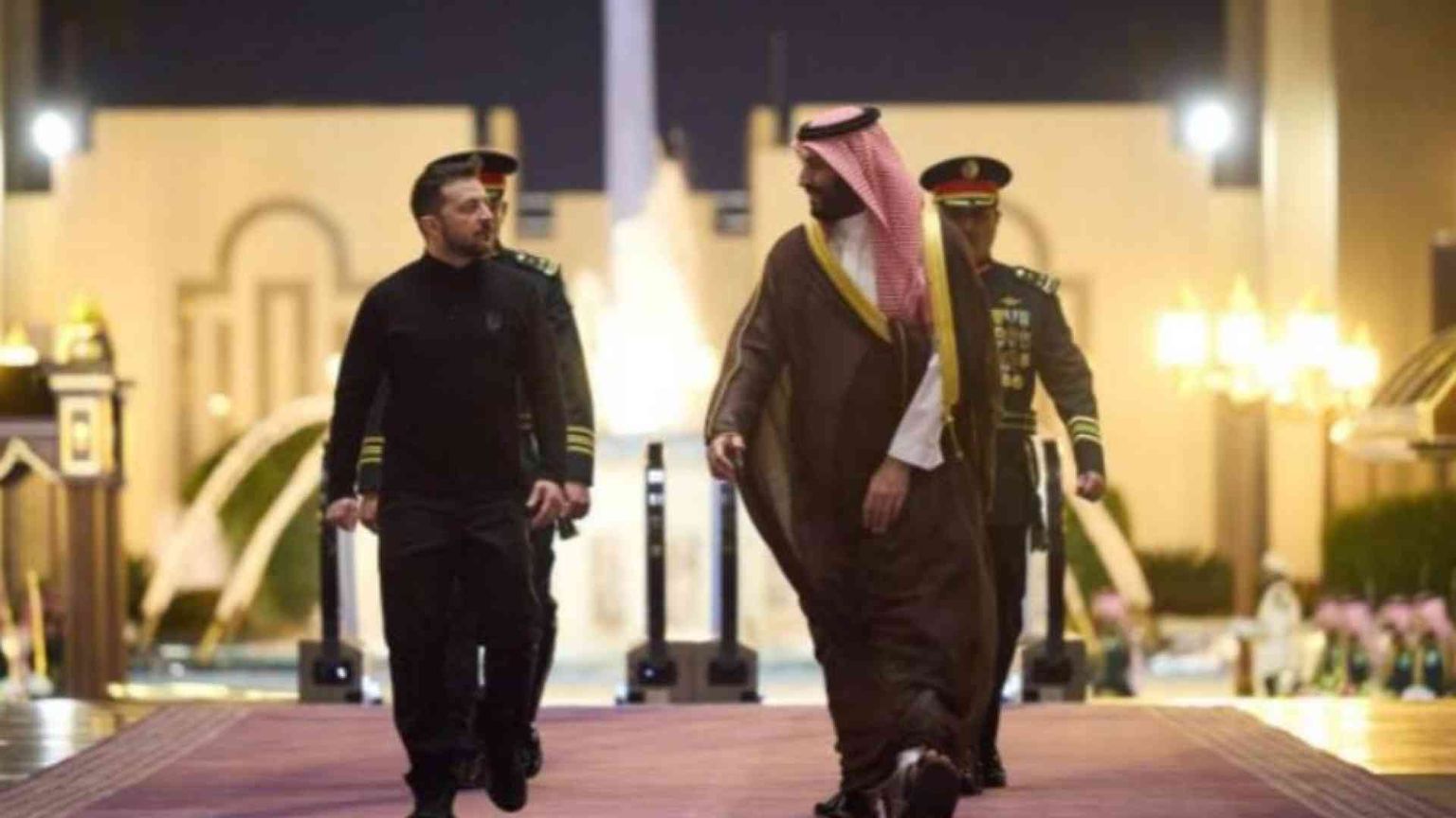 Kiev accetta il cessate il fuoco di 30 giorni. Il Cremlino prende tempo