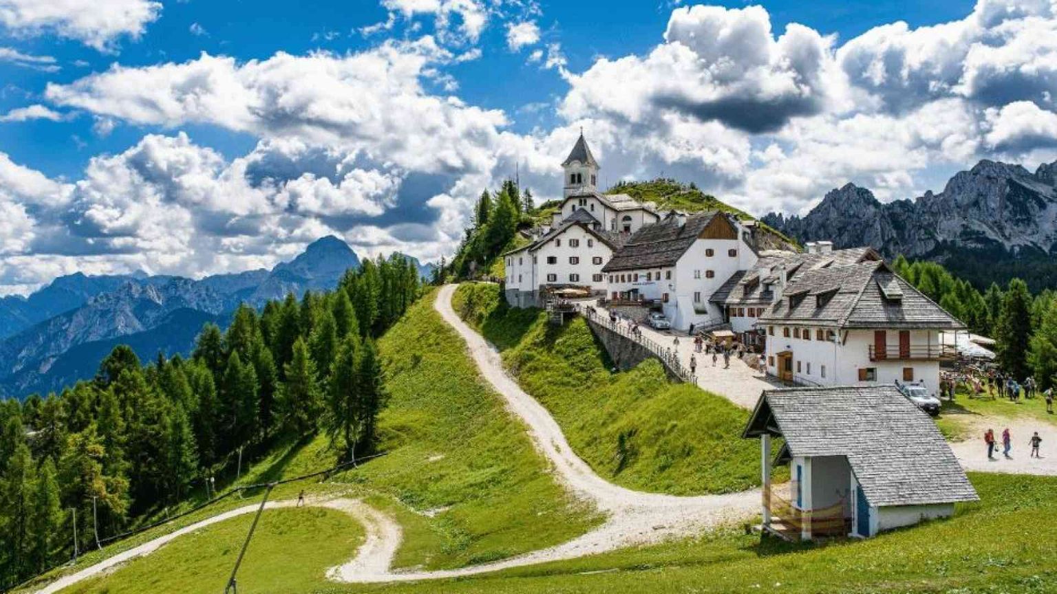 Dal Monte Lussari a San Pietro, la fede sulla Romea Strata