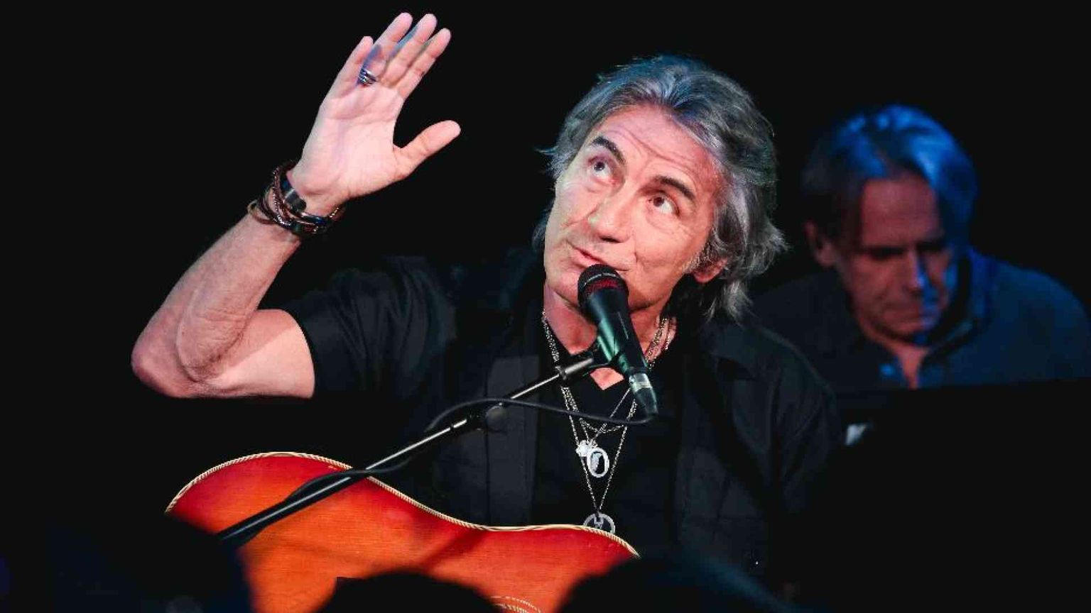 Ligabue: «Il Papa unica voce autorevole per la pace»