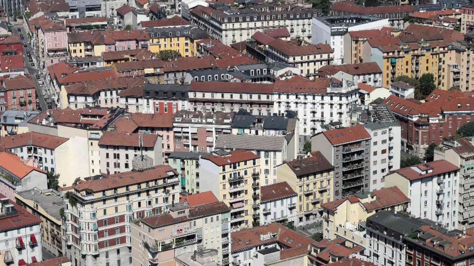 Milano città proibita alle famiglie. «Noi, in 4, costretti in un bilocale»