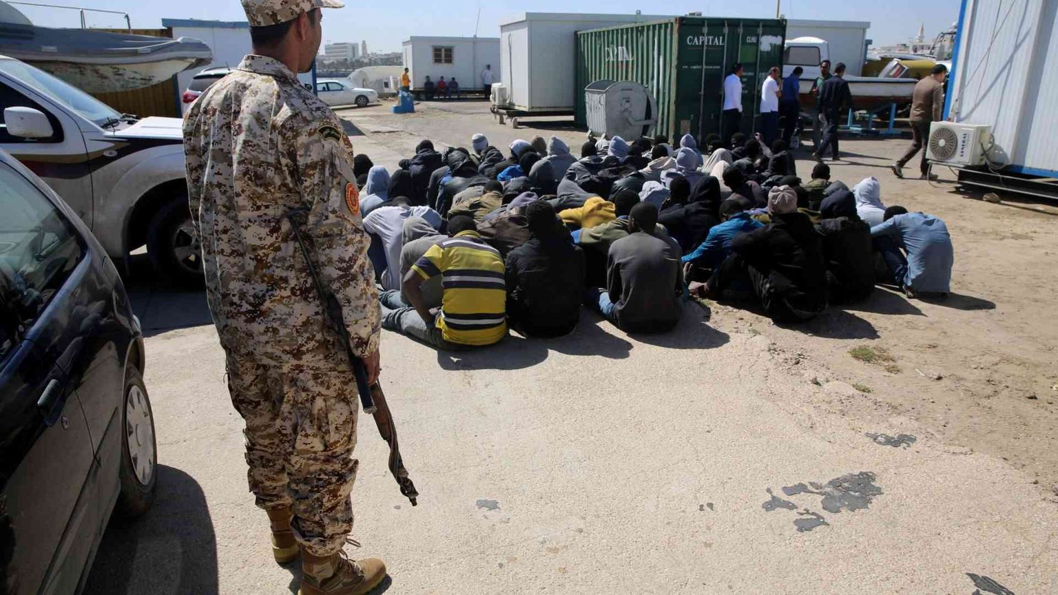 Tripoli, è caccia al "nero". Arresti indiscriminati e case incendiate