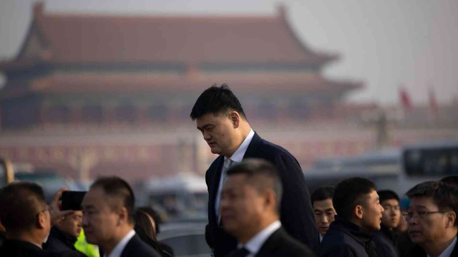 L'ex stella del basket Yao Ming ai ragazzi: spegnete il telefono per 24 ore