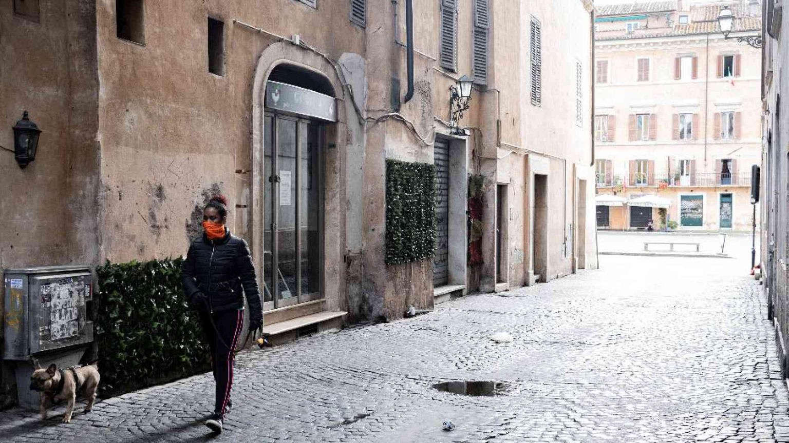 Alloggi per turisti e ristoranti sfrattano i negozi tradizionali