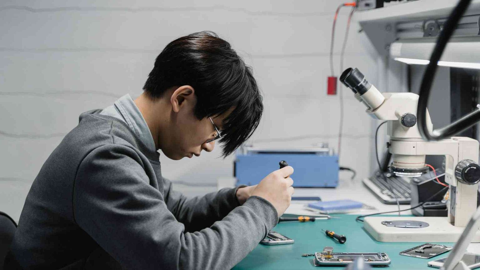 «Lavorate 64 ore alla settimana»: il pressing delle aziende asiatiche