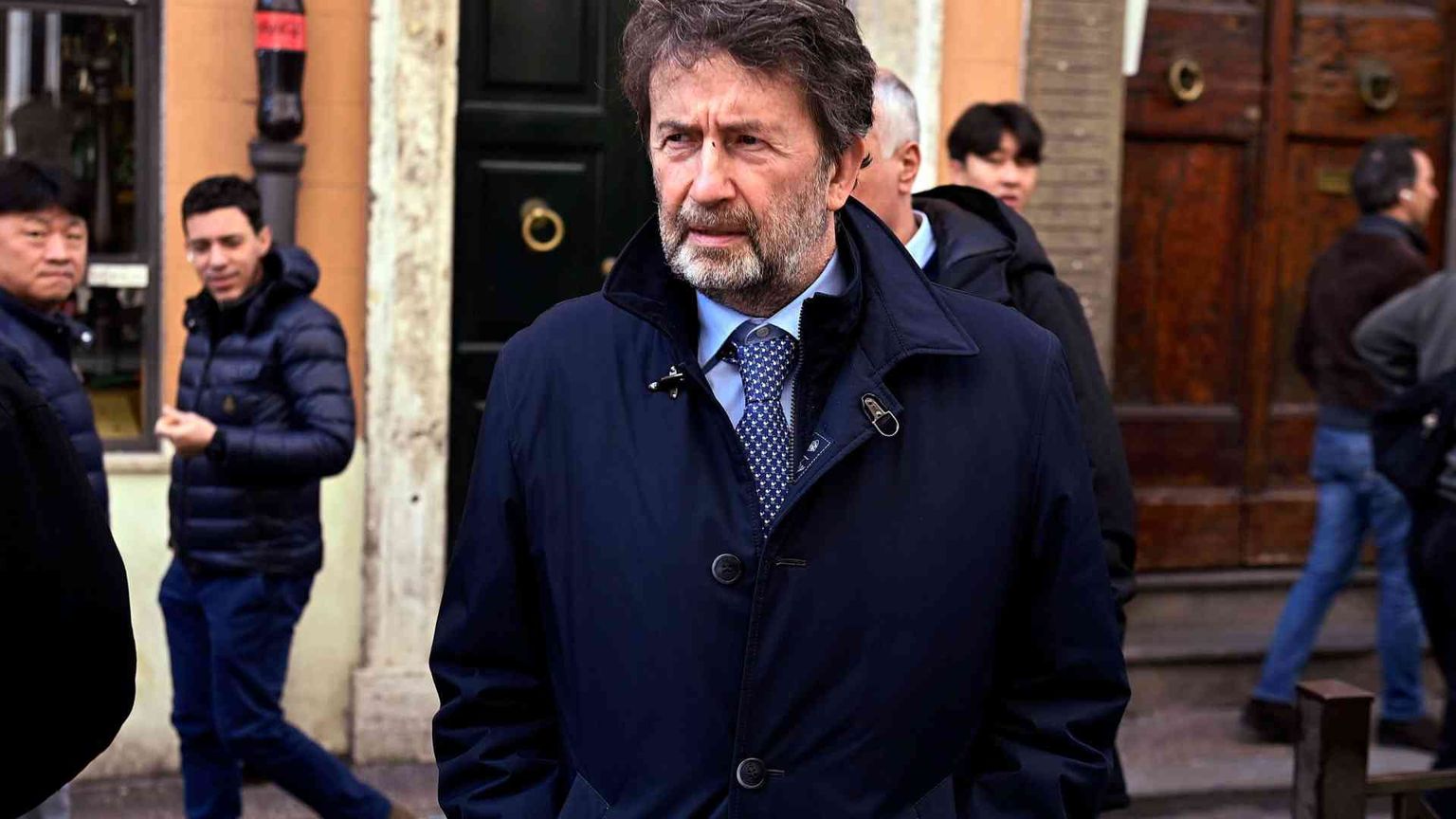 Franceschini: «Ai figli solo cognome materno». La proposta divide la politica