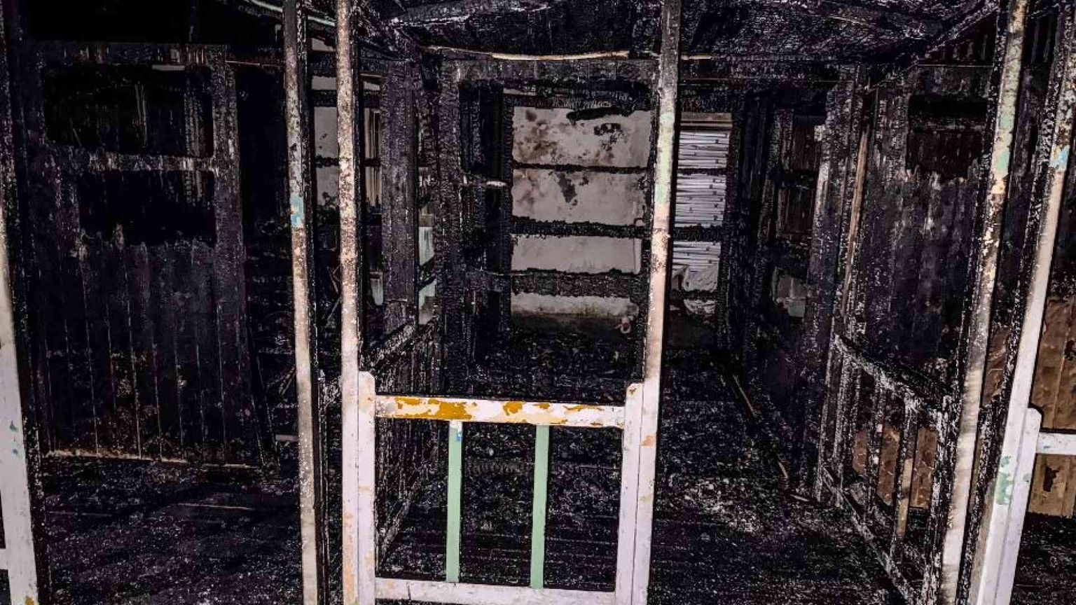 Ostia, i roghi negli stabilimenti e la battaglia sulle concessioni demaniali