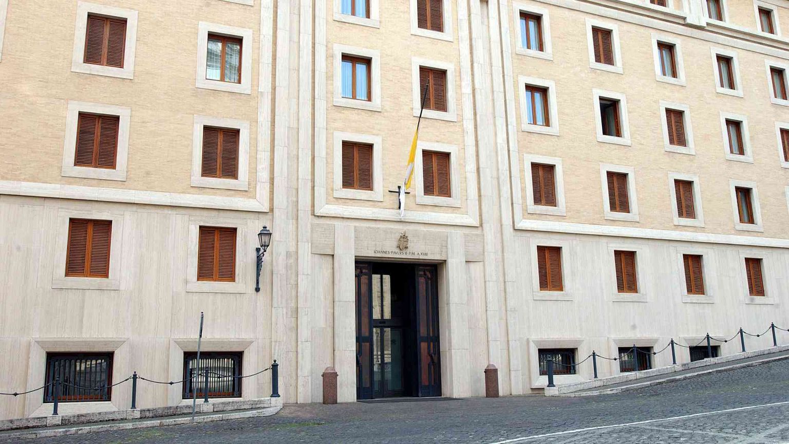 Il Papa a riposo migliora lievemente nell'uso della parola