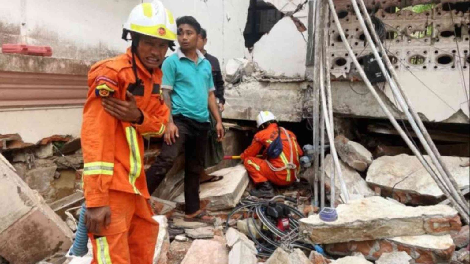 Acqua, cibo, farmaci: la solidarietà italiana scatta subito