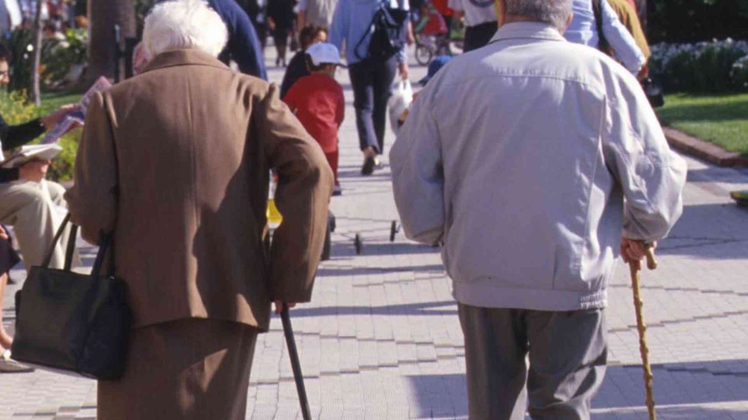 Perché la famiglia per tanti anziani sta diventando nido di vipere