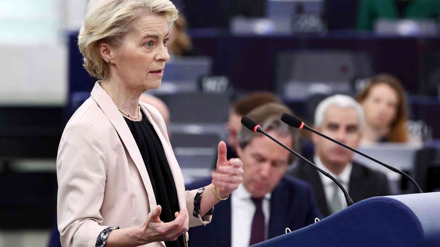 L'Ue minaccia ritorsioni. Fdi stoppa la Lega: la strategia sarà europea