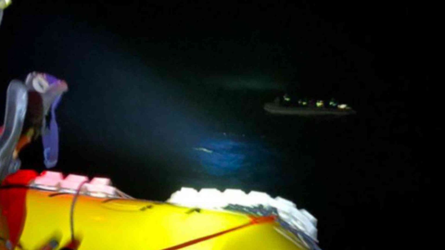 Allarme in mare. «Ci sono 34 persone in pericolo»