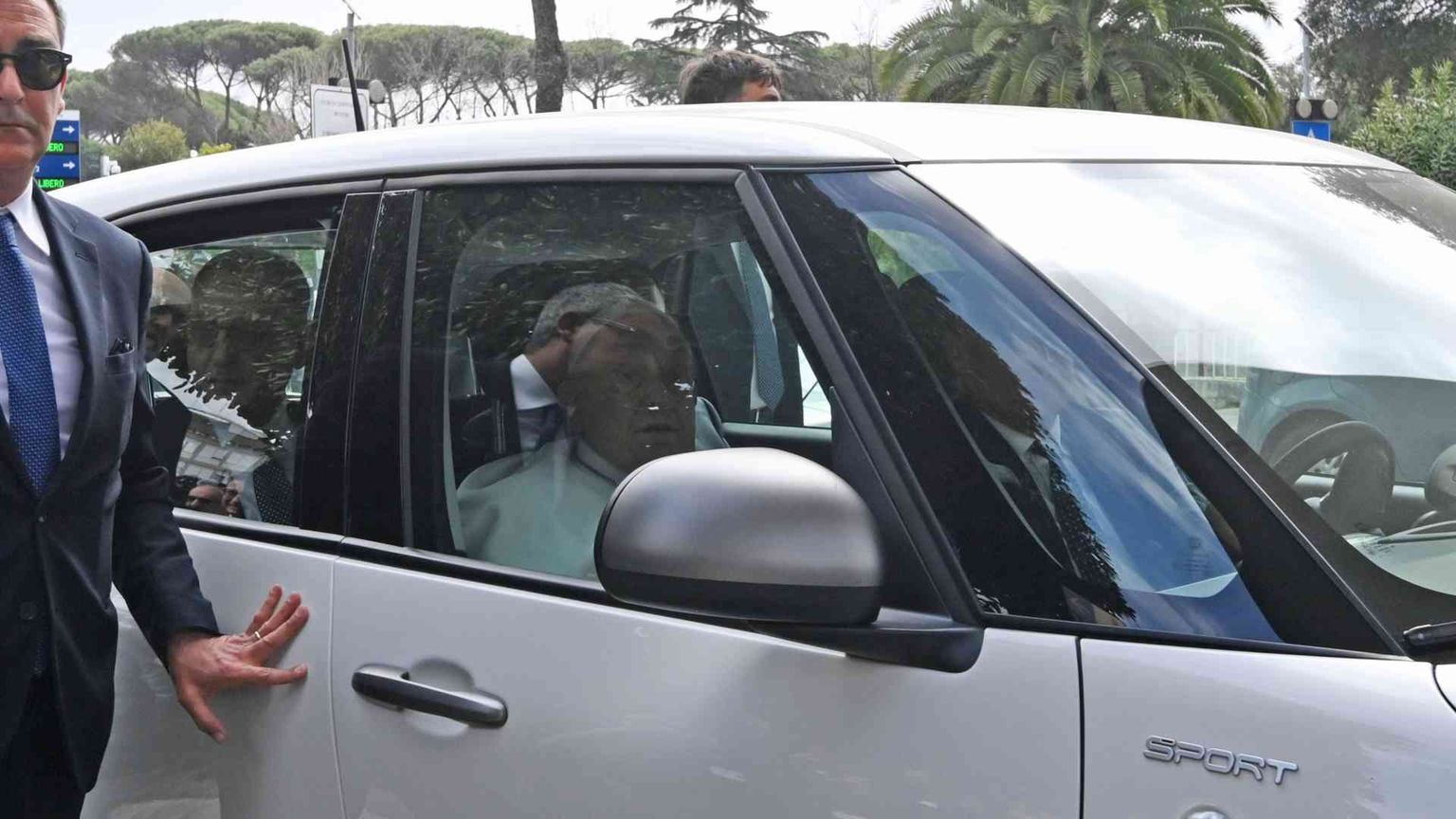 Il Papa in convalescenza migliora. L'infezione è in ribasso