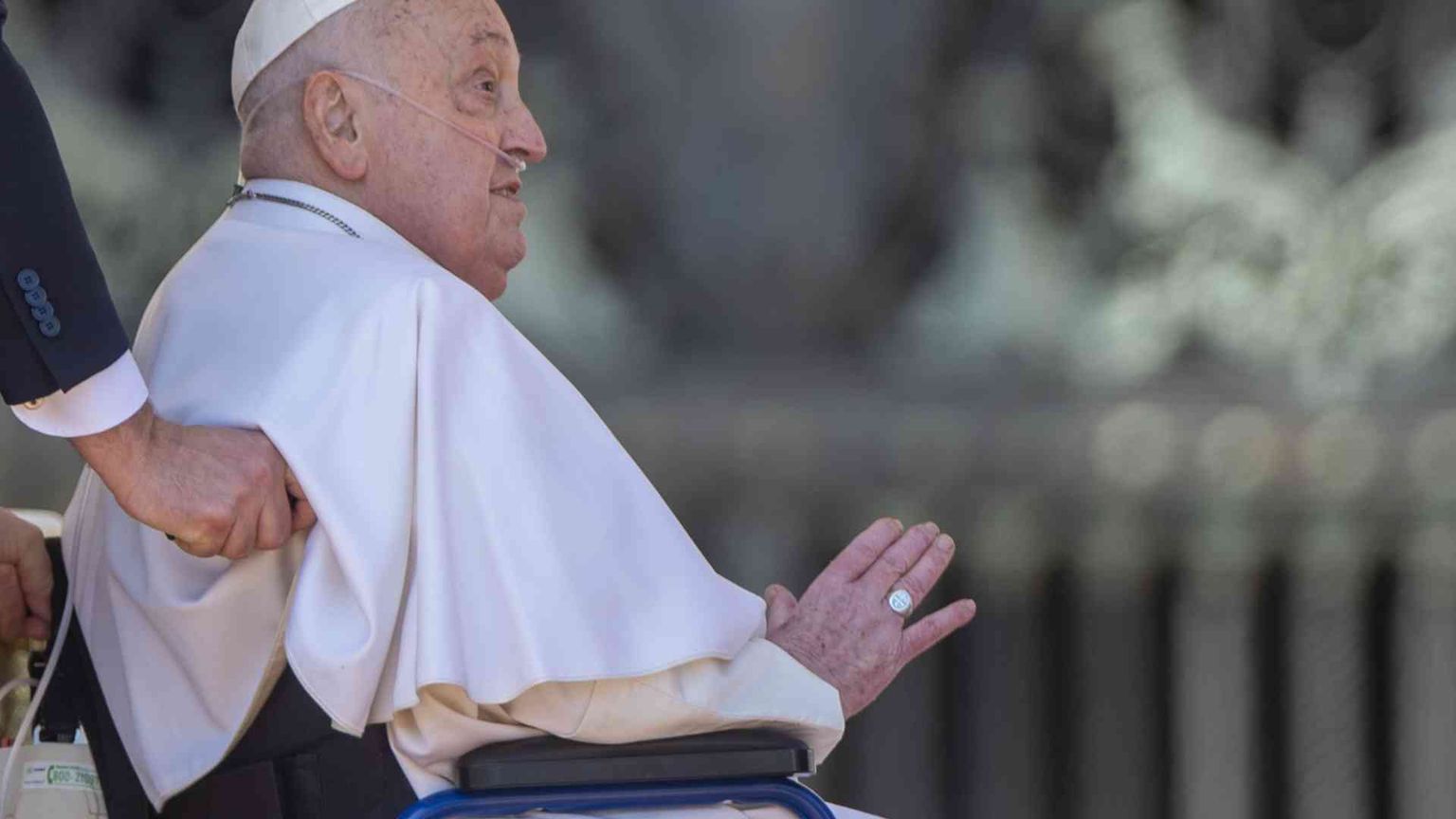 Il Papa a sorpresa nella Basilica di San Pietro