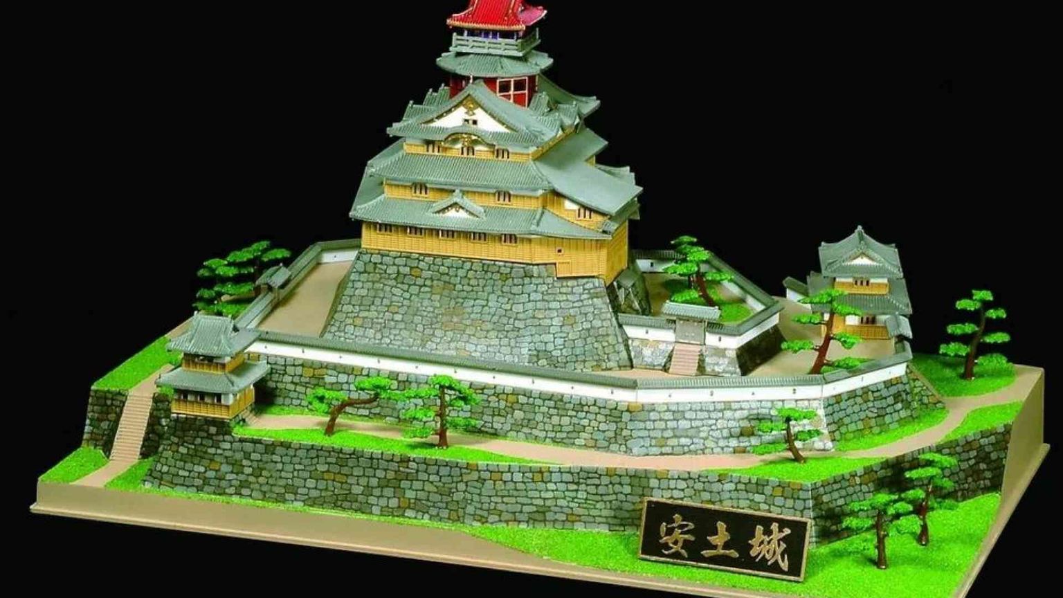 È caccia al paravento “pontificio” con il castello samurai mai visto