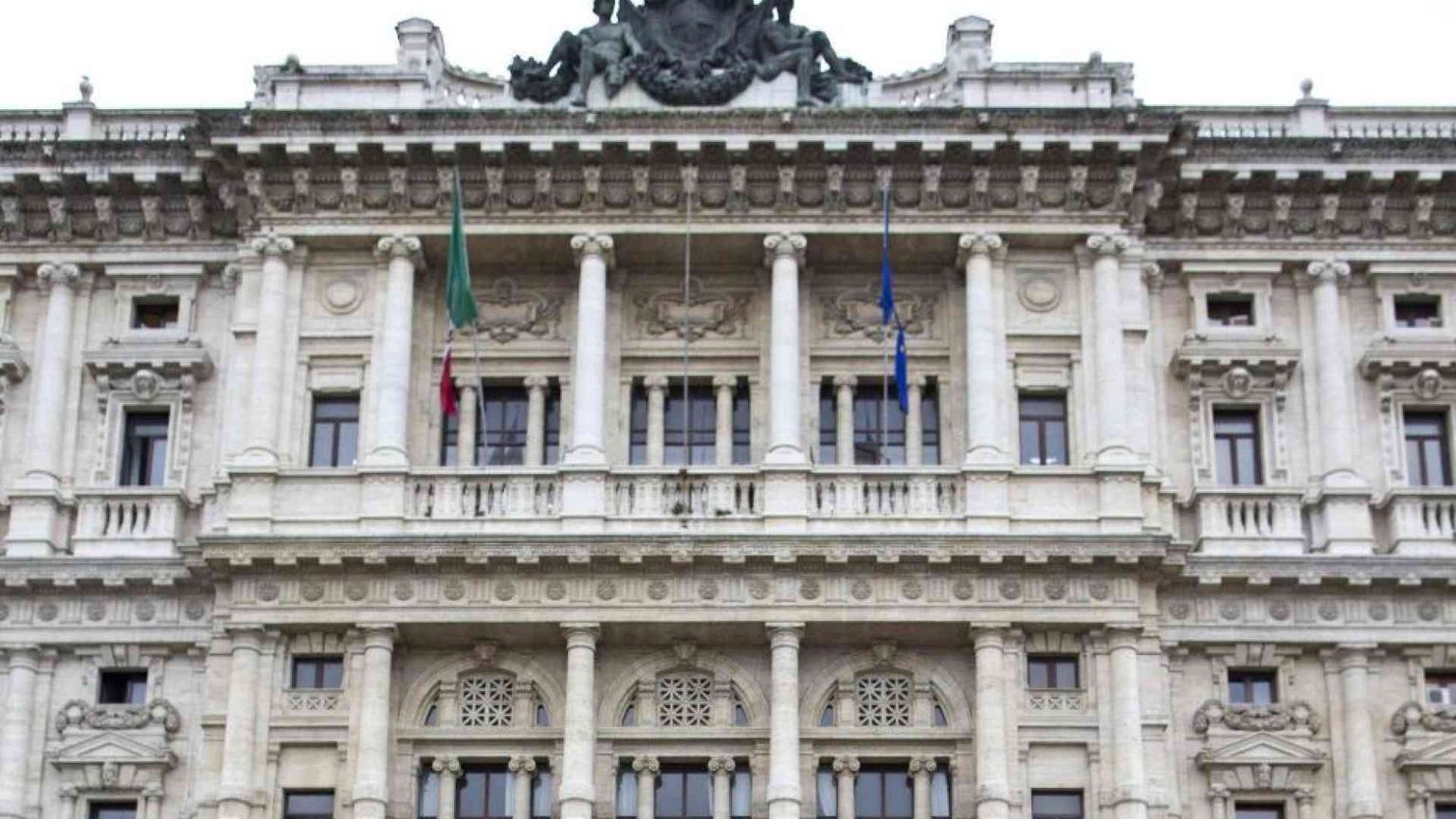 Perché non torniamo al più corretto "padre, madre o chi ne fa le veci"?