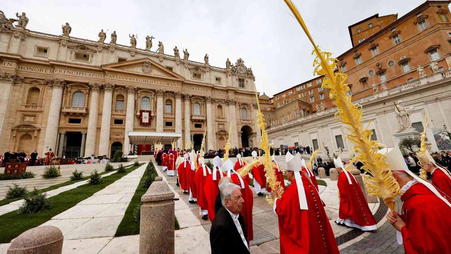 Il Papa: «Nella salvezza nessuno è straniero. Facciamoci cirenei degli altri»