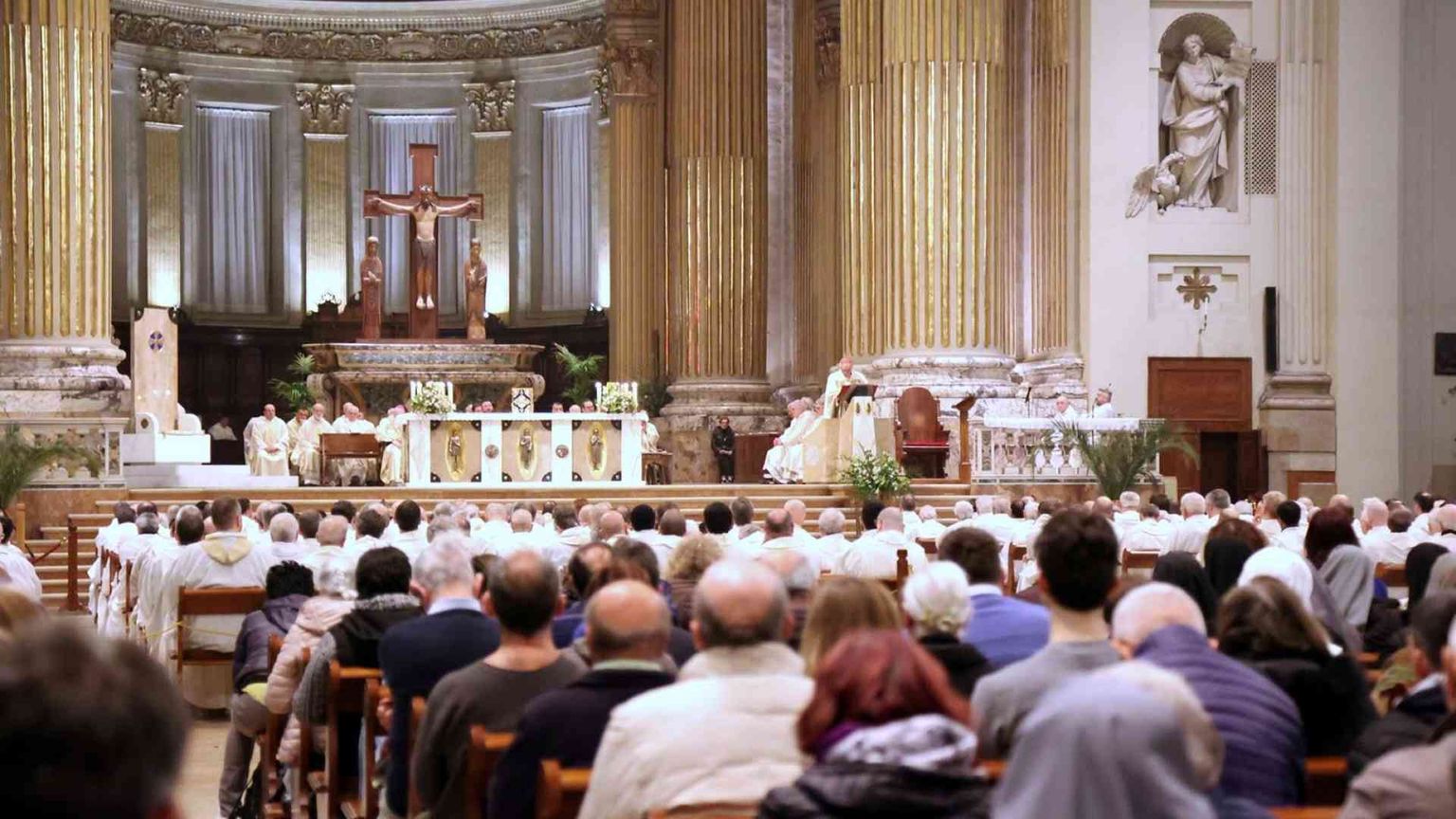 «Offerte per le messe, il sacerdote ne trattenga per sé una sola»