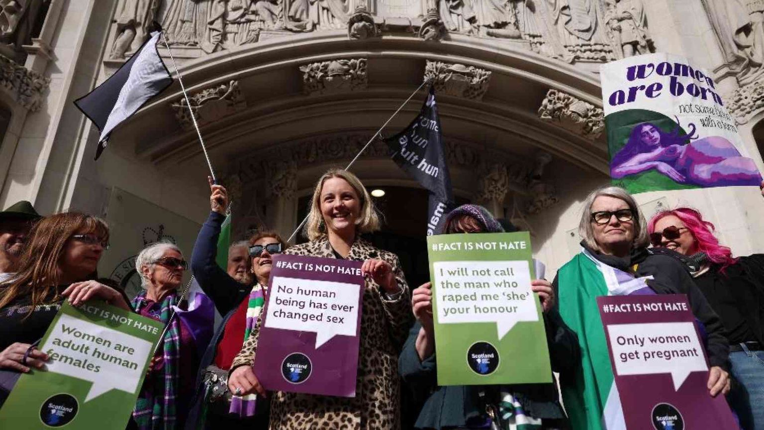 La sentenza della Corte Suprema britannica: «I transessuali non sono donne»