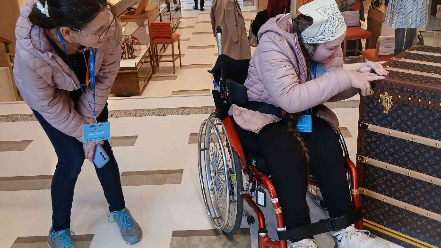 Cosa fanno 30 disabili polacchi a Parigi nei giorni prima di Pasqua