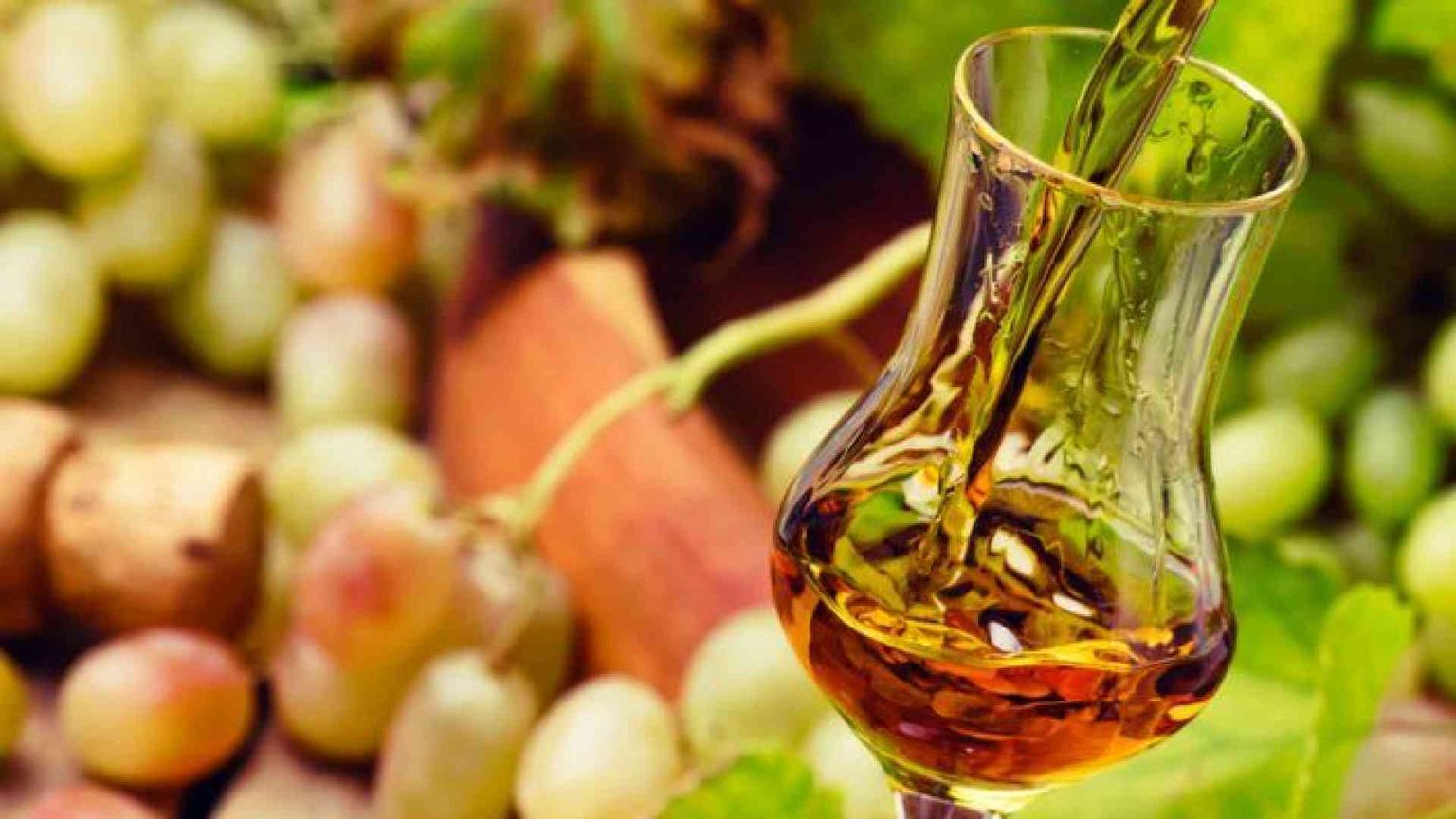 A Pasqua vince il pranzo a casa. E la grappa è protagonista