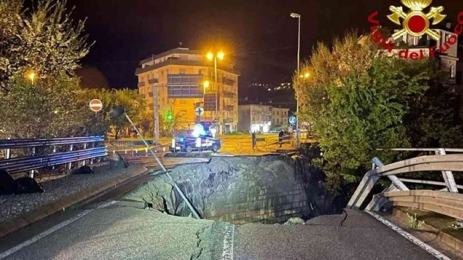 Padre e figlio finiti nella voragine, trovati i corpi