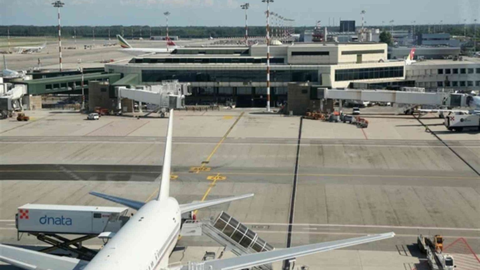 In migliaia negli aeroporti di Roma e Milano