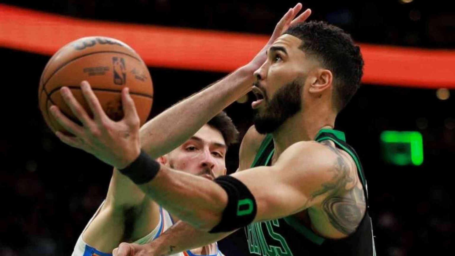 Segno della croce, salmi, preghiere: i fuoriclasse dell'anima giocano a basket