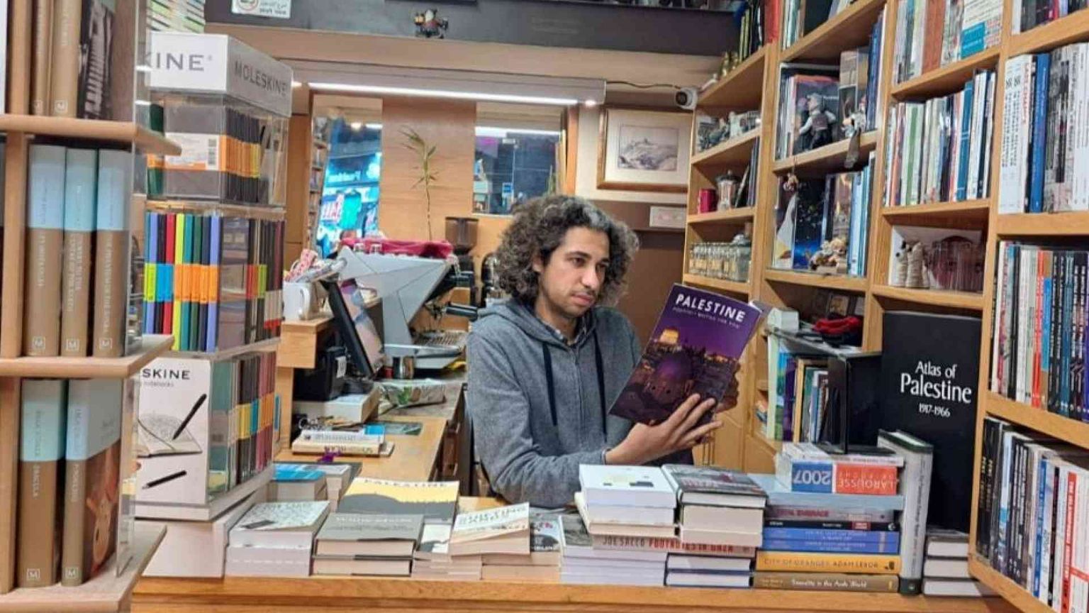 La libreria araba a Gerusalemme Est: «La nostra resistenza è tra gli scaffali»
