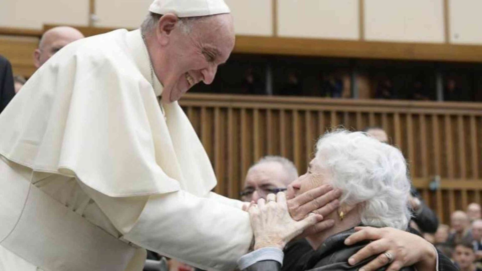 L'ultimo scritto di papa Francesco: «Non abbiate paura di diventare vecchi»