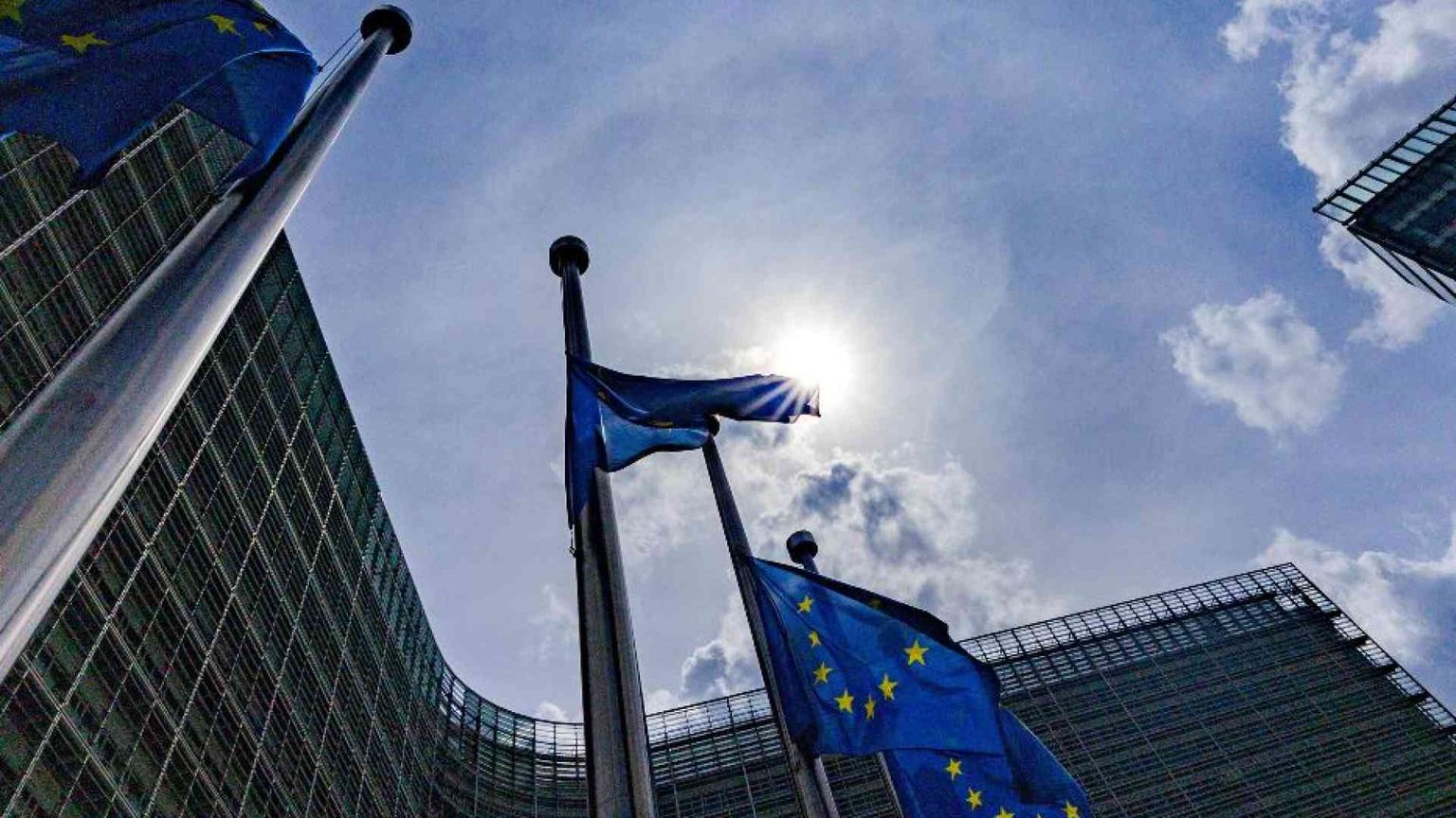 Multe per Apple e Meta, violazioni al Digital Markets Act