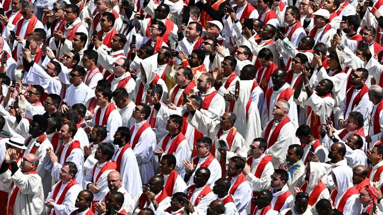 Un funerale semplice e insieme solenne, l'ultimo ossimoro di Francesco