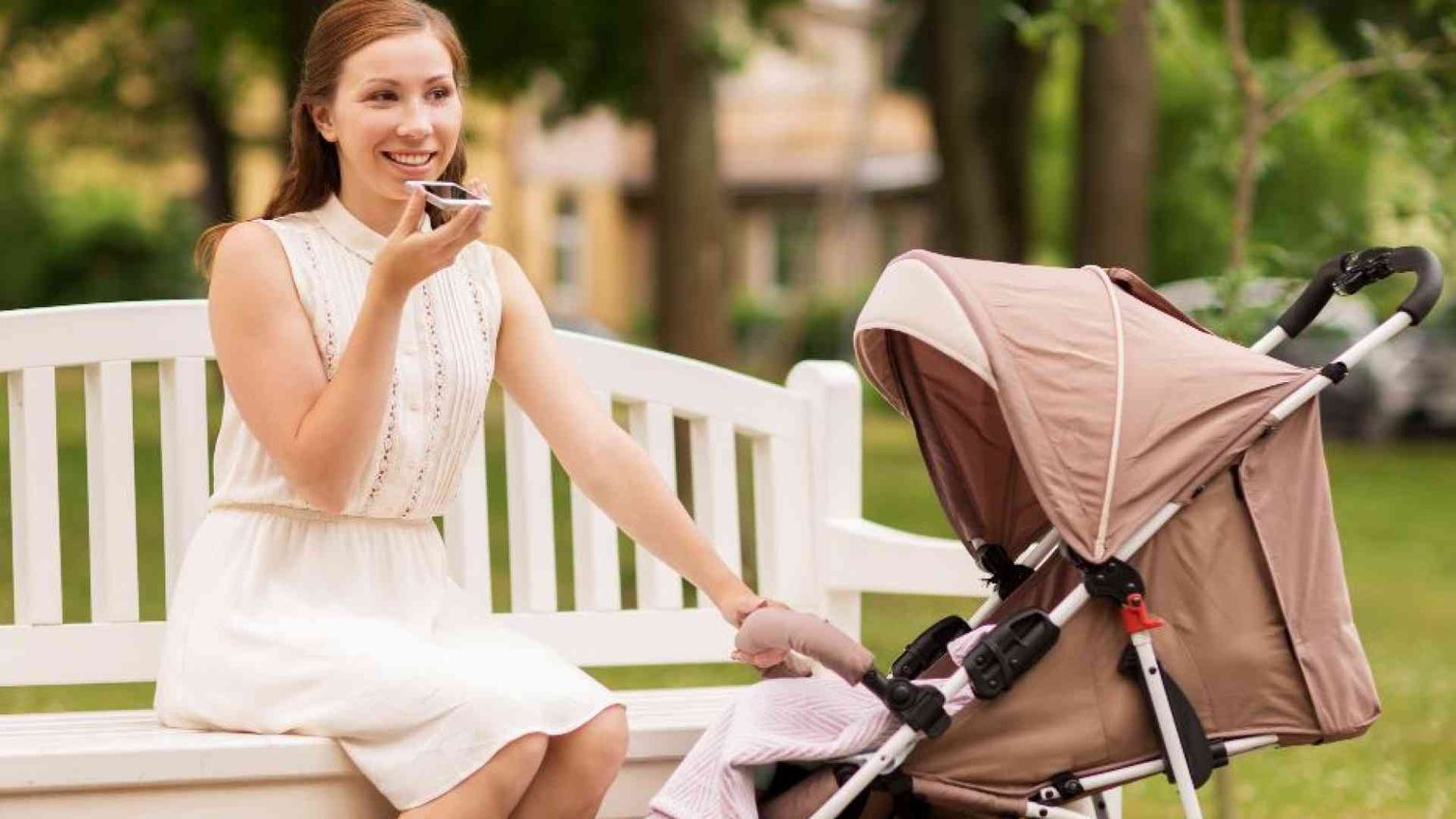 Che sofferenza per i piccolissimi se la mamma è assorbita dallo smartphone