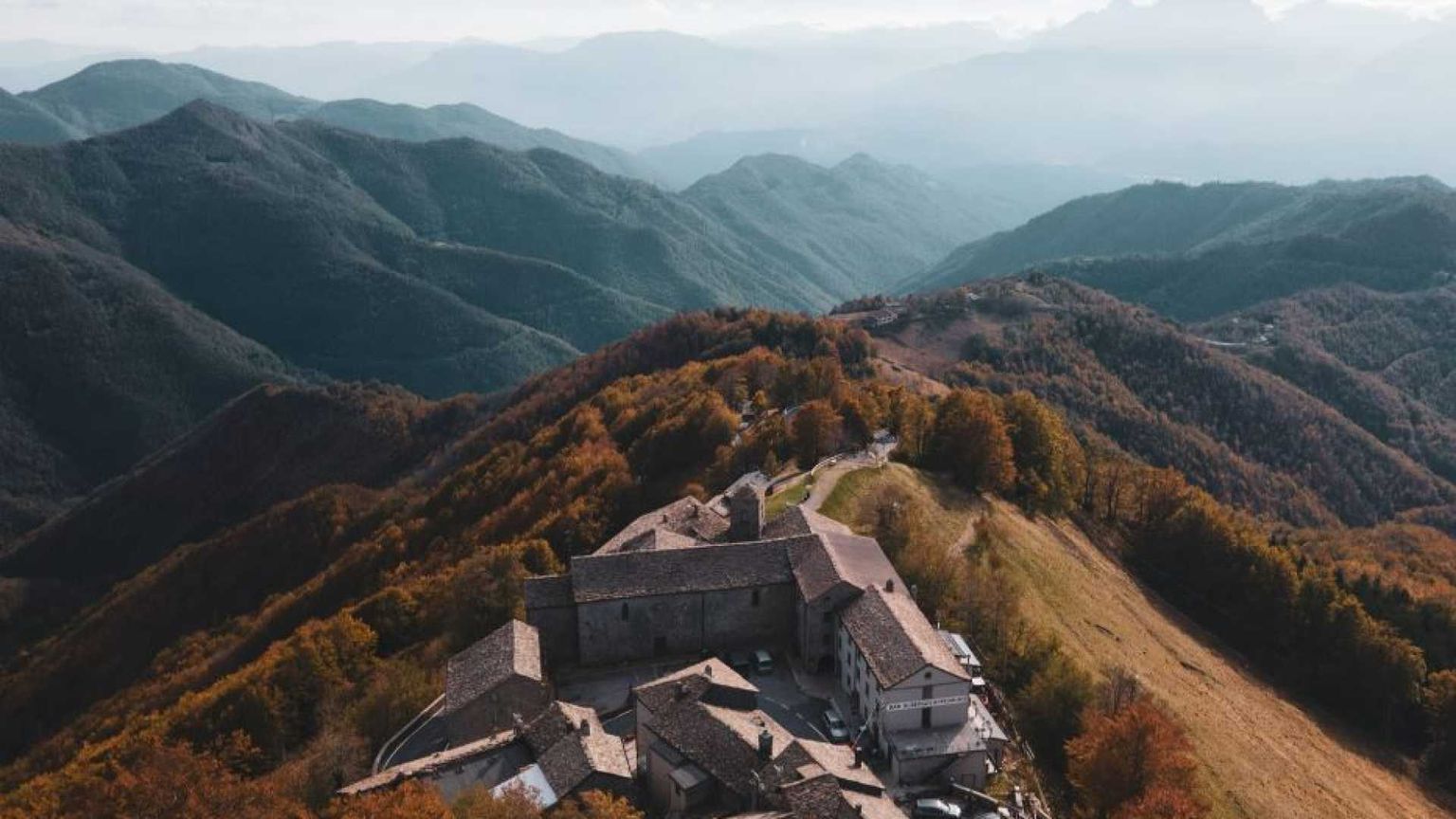 Dalle antiche abbazie alle lotte partigiane, ecco l'Appennino che «resiste»